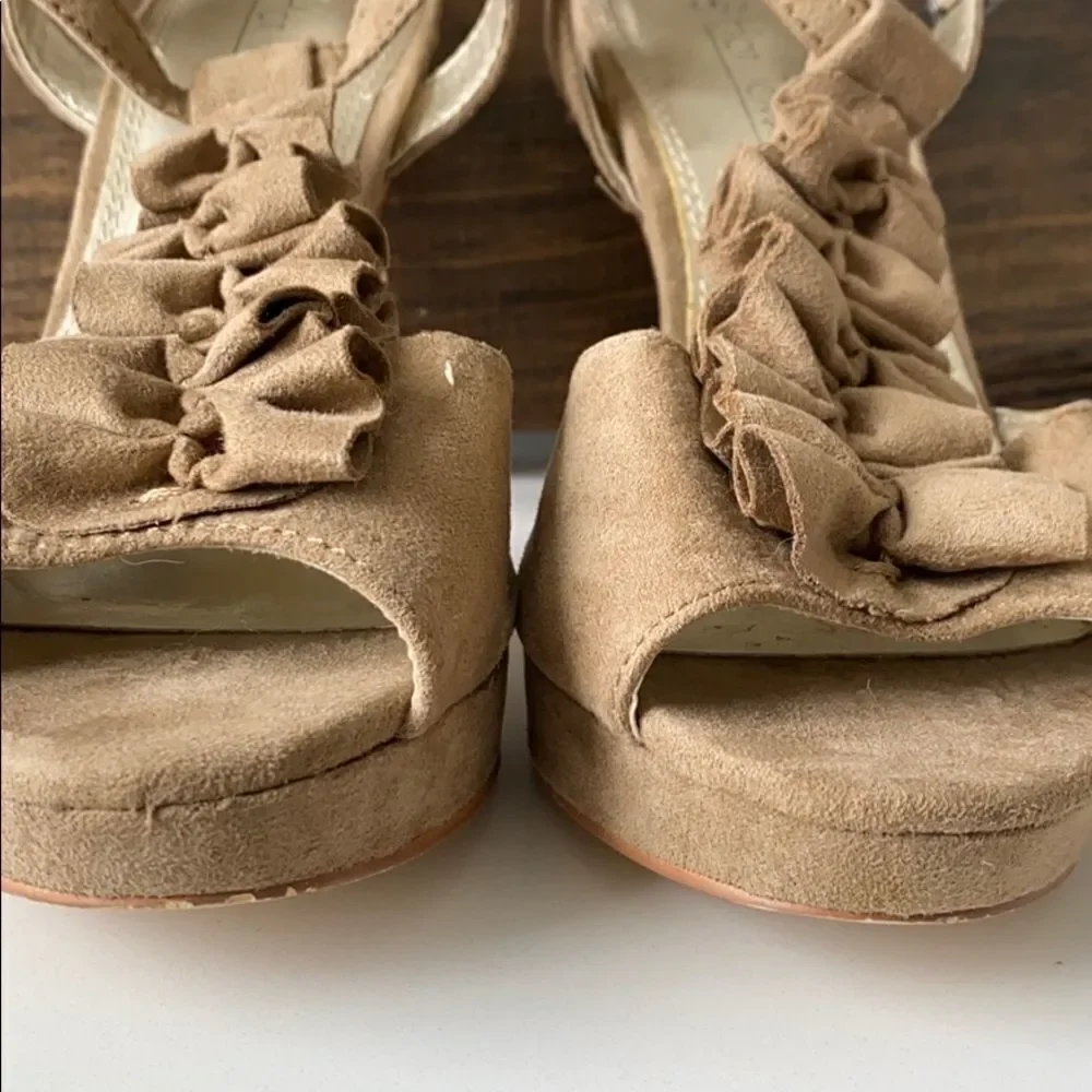 💙Hot Tomato Rylie Suede Look‎ Platform Heel Beige 6